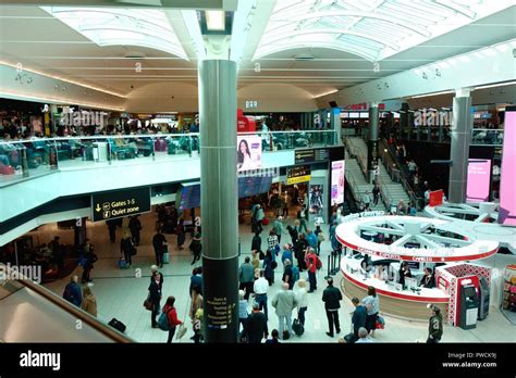 gatwick airport south terminal shops.